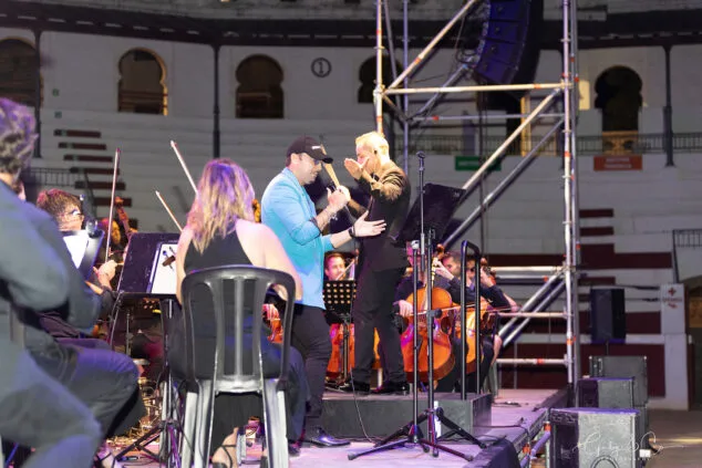 El Sonafilm VII culmina con un concierto apoteósico dedicado a las bandas sonoras de los años 80 168 concierto 80 y accion del sonafilm 7 en ondara en 2025 165