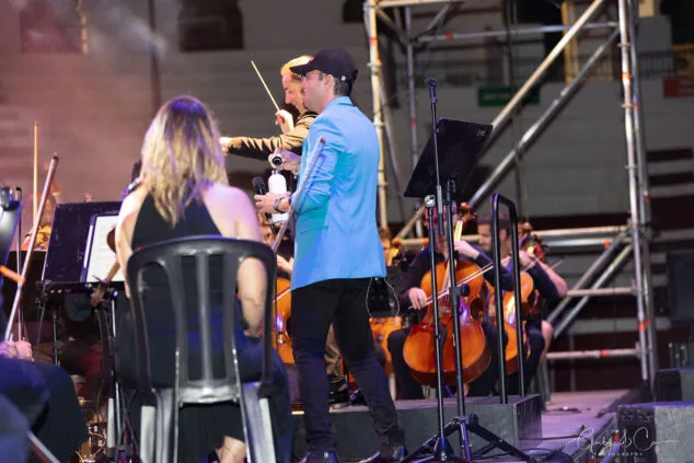 El Sonafilm VII culmina con un concierto apoteósico dedicado a las bandas sonoras de los años 80 182 concierto 80 y accion del sonafilm 7 en ondara en 2025 179