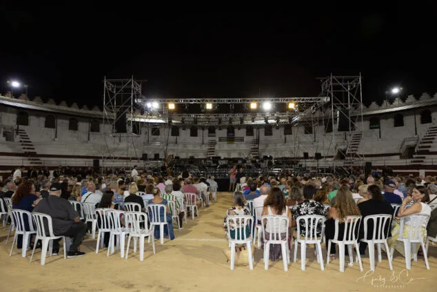 El Sonafilm VII culmina con un concierto apoteósico dedicado a las bandas sonoras de los años 80 22 concierto 80 y accion del sonafilm 7 en ondara en 2025 19