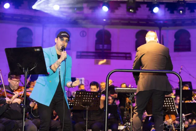 El Sonafilm VII culmina con un concierto apoteósico dedicado a las bandas sonoras de los años 80 193 concierto 80 y accion del sonafilm 7 en ondara en 2025 190