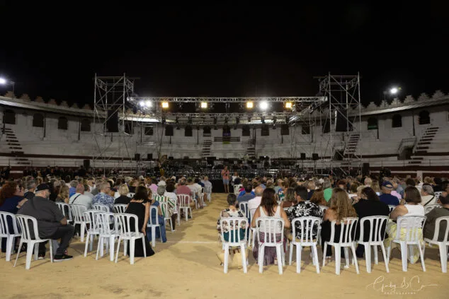 El Sonafilm VII culmina con un concierto apoteósico dedicado a las bandas sonoras de los años 80 23 concierto 80 y accion del sonafilm 7 en ondara en 2025 20
