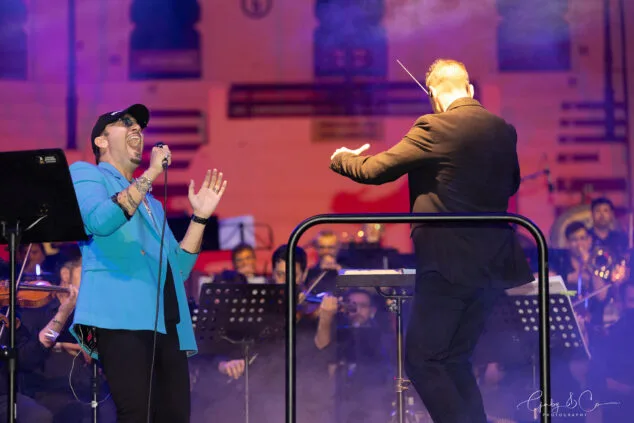 El Sonafilm VII culmina con un concierto apoteósico dedicado a las bandas sonoras de los años 80 203 concierto 80 y accion del sonafilm 7 en ondara en 2025 200