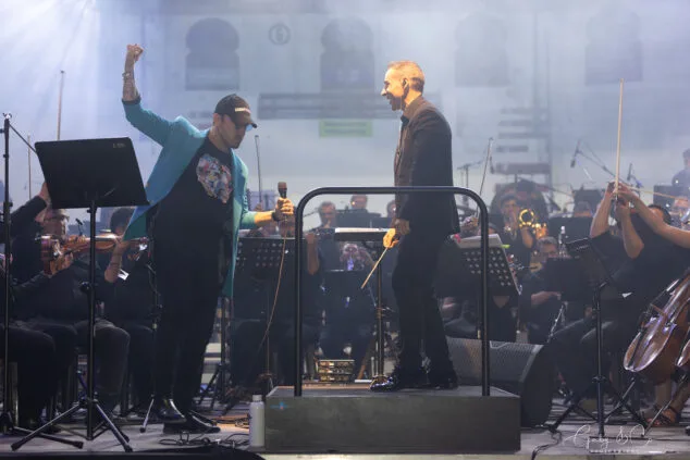 El Sonafilm VII culmina con un concierto apoteósico dedicado a las bandas sonoras de los años 80 210 concierto 80 y accion del sonafilm 7 en ondara en 2025 207