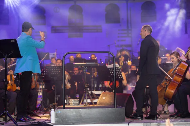 El Sonafilm VII culmina con un concierto apoteósico dedicado a las bandas sonoras de los años 80 211 concierto 80 y accion del sonafilm 7 en ondara en 2025 208