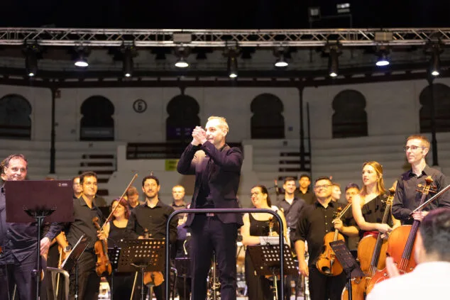 El Sonafilm VII culmina con un concierto apoteósico dedicado a las bandas sonoras de los años 80 255 concierto 80 y accion del sonafilm 7 en ondara en 2025 252