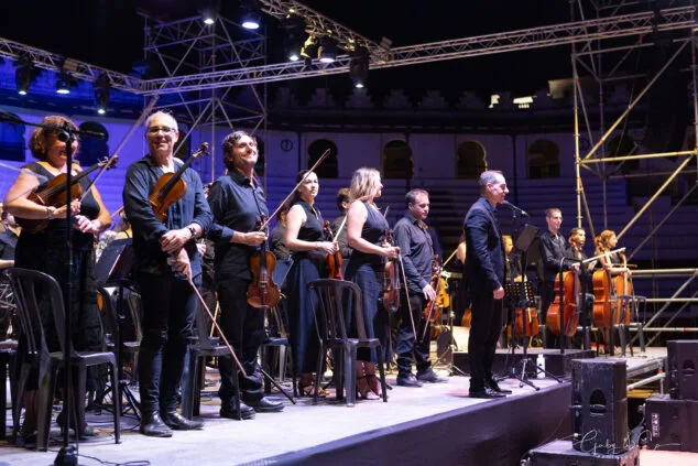 El Sonafilm VII culmina con un concierto apoteósico dedicado a las bandas sonoras de los años 80 256 concierto 80 y accion del sonafilm 7 en ondara en 2025 253
