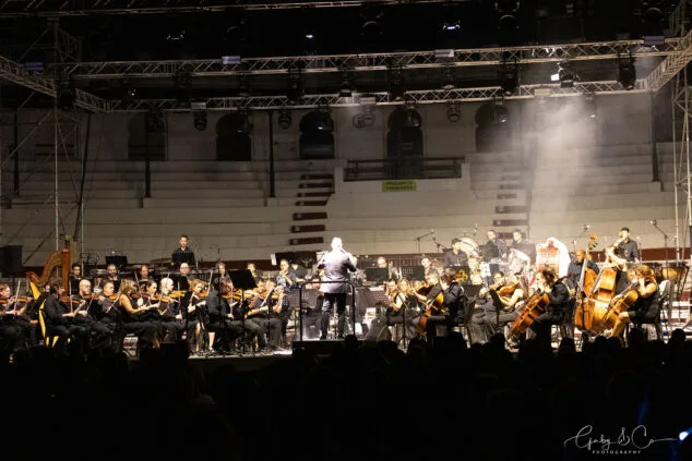 El Sonafilm VII culmina con un concierto apoteósico dedicado a las bandas sonoras de los años 80 40 concierto 80 y accion del sonafilm 7 en ondara en 2025 37