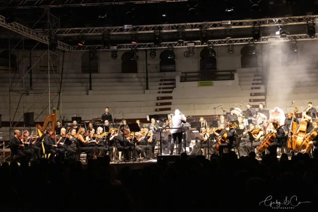 El Sonafilm VII culmina con un concierto apoteósico dedicado a las bandas sonoras de los años 80 41 concierto 80 y accion del sonafilm 7 en ondara en 2025 38