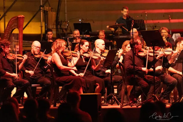 El Sonafilm VII culmina con un concierto apoteósico dedicado a las bandas sonoras de los años 80 45 concierto 80 y accion del sonafilm 7 en ondara en 2025 42