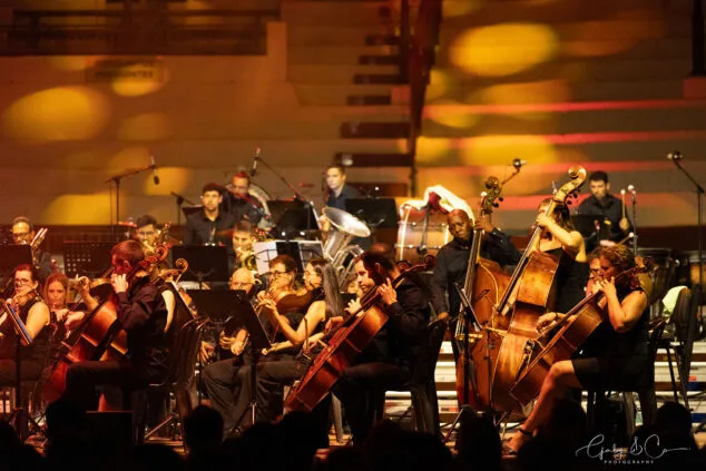El Sonafilm VII culmina con un concierto apoteósico dedicado a las bandas sonoras de los años 80 46 concierto 80 y accion del sonafilm 7 en ondara en 2025 43