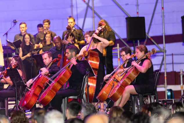 El Sonafilm VII culmina con un concierto apoteósico dedicado a las bandas sonoras de los años 80 58 concierto 80 y accion del sonafilm 7 en ondara en 2025 55