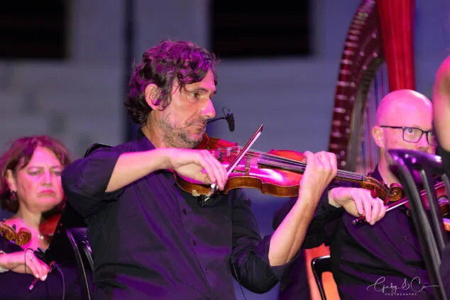 El Sonafilm VII culmina con un concierto apoteósico dedicado a las bandas sonoras de los años 80 62 concierto 80 y accion del sonafilm 7 en ondara en 2025 59