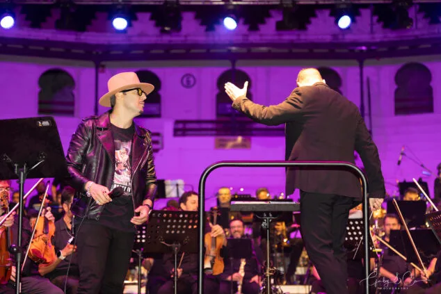 El Sonafilm VII culmina con un concierto apoteósico dedicado a las bandas sonoras de los años 80 77 concierto 80 y accion del sonafilm 7 en ondara en 2025 74