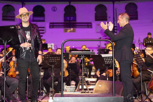 El Sonafilm VII culmina con un concierto apoteósico dedicado a las bandas sonoras de los años 80 80 concierto 80 y accion del sonafilm 7 en ondara en 2025 77