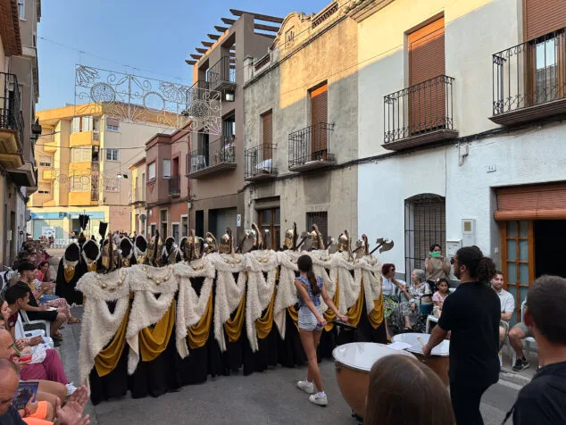 El Verger se rinde al esplendor de las filaes en la entrada de Moros y Cristianos 2025 11 desfile de moros y cristianos del verger 2025 08