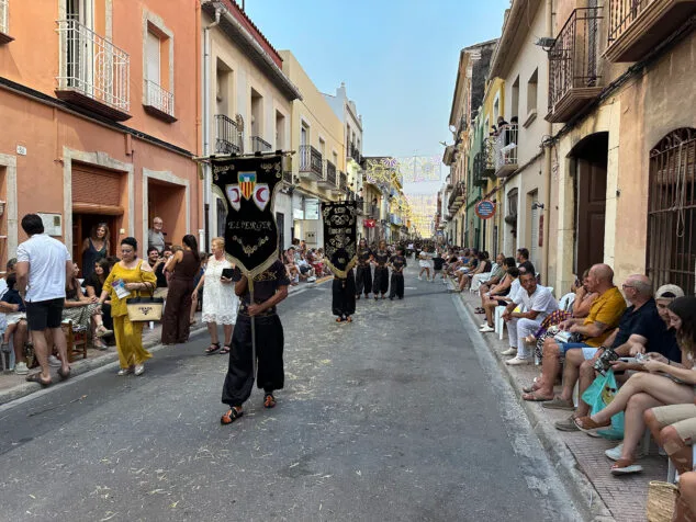 El Verger se rinde al esplendor de las filaes en la entrada de Moros y Cristianos 2025 103 desfile de moros y cristianos del verger 2025 101
