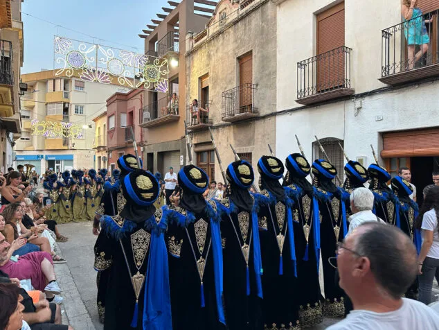 El Verger se rinde al esplendor de las filaes en la entrada de Moros y Cristianos 2025 109 desfile de moros y cristianos del verger 2025 107