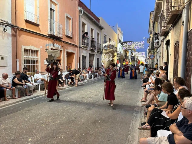 El Verger se rinde al esplendor de las filaes en la entrada de Moros y Cristianos 2025 116 desfile de moros y cristianos del verger 2025 114
