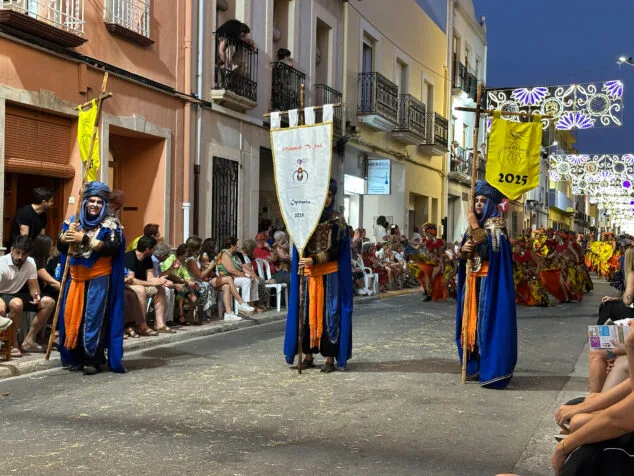 El Verger se rinde al esplendor de las filaes en la entrada de Moros y Cristianos 2025 119 desfile de moros y cristianos del verger 2025 117