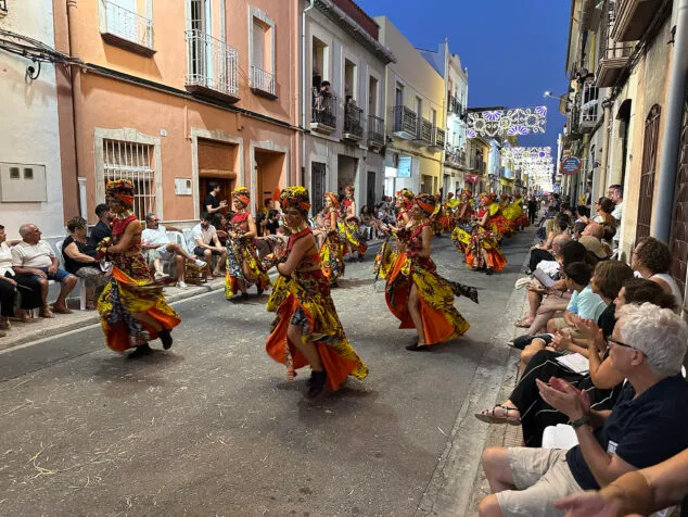 El Verger se rinde al esplendor de las filaes en la entrada de Moros y Cristianos 2025 120 desfile de moros y cristianos del verger 2025 118