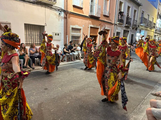 El Verger se rinde al esplendor de las filaes en la entrada de Moros y Cristianos 2025 121 desfile de moros y cristianos del verger 2025 119