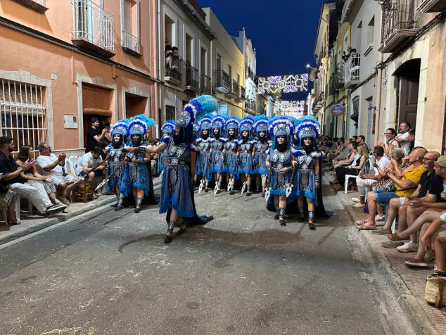 El Verger se rinde al esplendor de las filaes en la entrada de Moros y Cristianos 2025 128 desfile de moros y cristianos del verger 2025 127