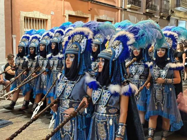 El Verger se rinde al esplendor de las filaes en la entrada de Moros y Cristianos 2025 129 desfile de moros y cristianos del verger 2025 128