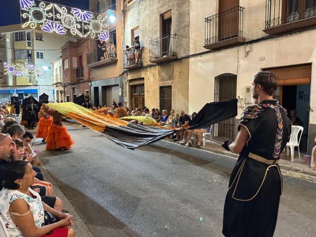 El Verger se rinde al esplendor de las filaes en la entrada de Moros y Cristianos 2025 136 desfile de moros y cristianos del verger 2025 135