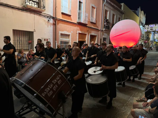 El Verger se rinde al esplendor de las filaes en la entrada de Moros y Cristianos 2025 137 desfile de moros y cristianos del verger 2025 136