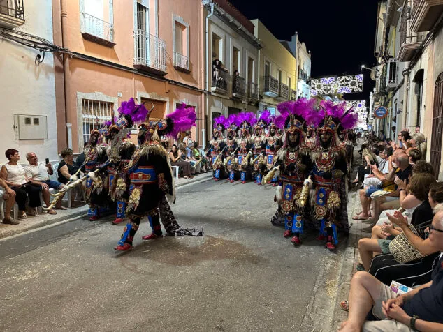 El Verger se rinde al esplendor de las filaes en la entrada de Moros y Cristianos 2025 139 desfile de moros y cristianos del verger 2025 138