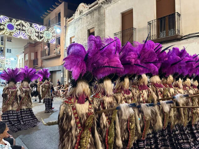 El Verger se rinde al esplendor de las filaes en la entrada de Moros y Cristianos 2025 145 desfile de moros y cristianos del verger 2025 144