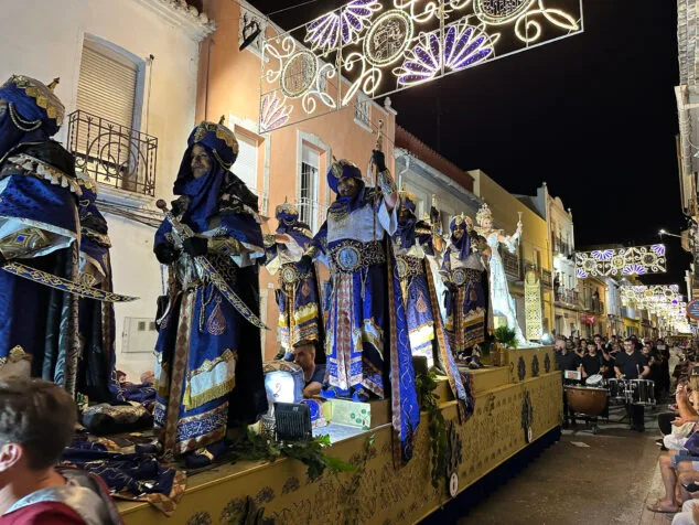 El Verger se rinde al esplendor de las filaes en la entrada de Moros y Cristianos 2025 153 desfile de moros y cristianos del verger 2025 152