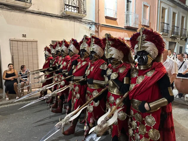 El Verger se rinde al esplendor de las filaes en la entrada de Moros y Cristianos 2025 223 desfile de moros y cristianos del verger 2025 223