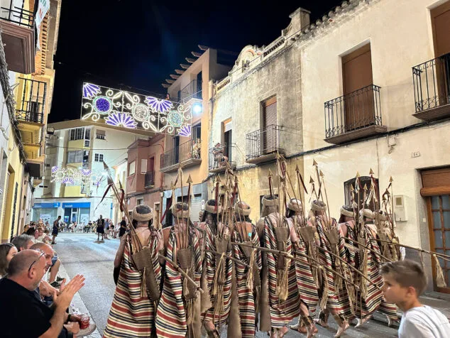 El Verger se rinde al esplendor de las filaes en la entrada de Moros y Cristianos 2025 228 desfile de moros y cristianos del verger 2025 228