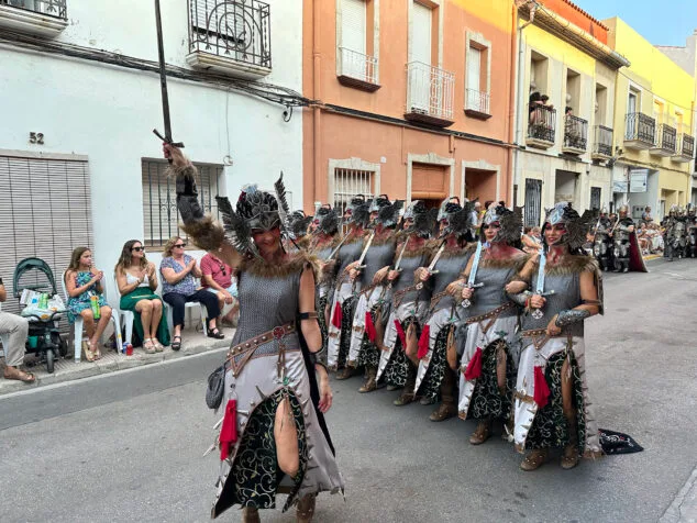 El Verger se rinde al esplendor de las filaes en la entrada de Moros y Cristianos 2025 28 desfile de moros y cristianos del verger 2025 25