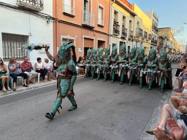 El Verger se rinde al esplendor de las filaes en la entrada de Moros y Cristianos 2025 39 desfile de moros y cristianos del verger 2025 36