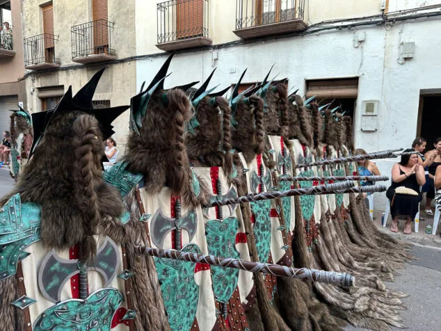 El Verger se rinde al esplendor de las filaes en la entrada de Moros y Cristianos 2025 41 desfile de moros y cristianos del verger 2025 38