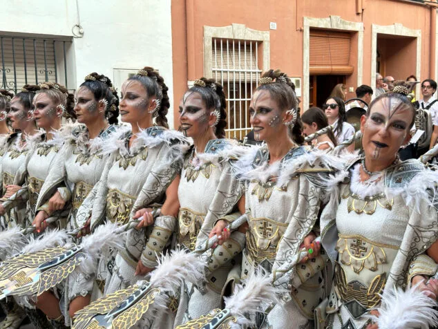 El Verger se rinde al esplendor de las filaes en la entrada de Moros y Cristianos 2025 44 desfile de moros y cristianos del verger 2025 41