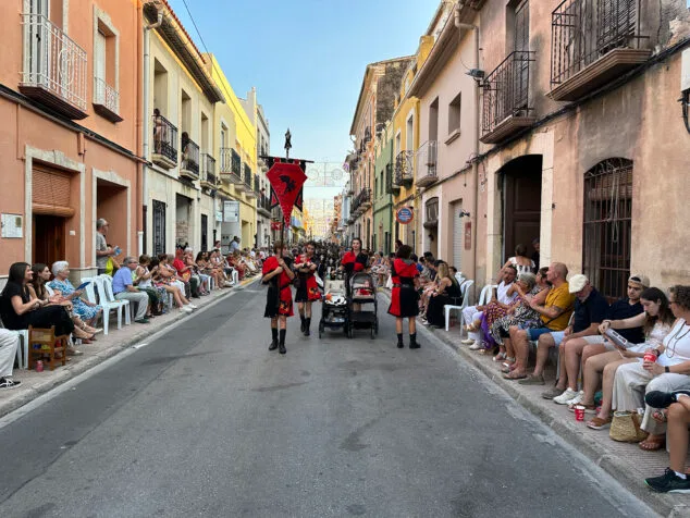 El Verger se rinde al esplendor de las filaes en la entrada de Moros y Cristianos 2025 47 desfile de moros y cristianos del verger 2025 44