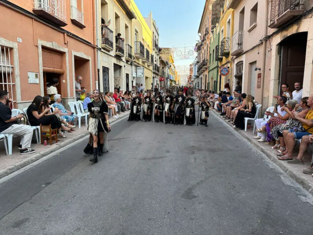 El Verger se rinde al esplendor de las filaes en la entrada de Moros y Cristianos 2025 48 desfile de moros y cristianos del verger 2025 45