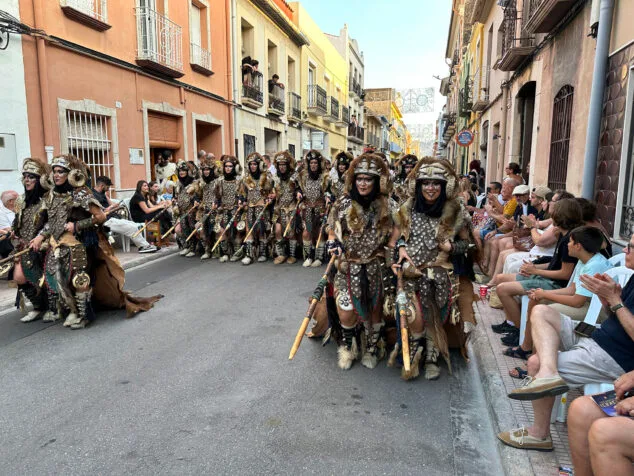 El Verger se rinde al esplendor de las filaes en la entrada de Moros y Cristianos 2025 51 desfile de moros y cristianos del verger 2025 48