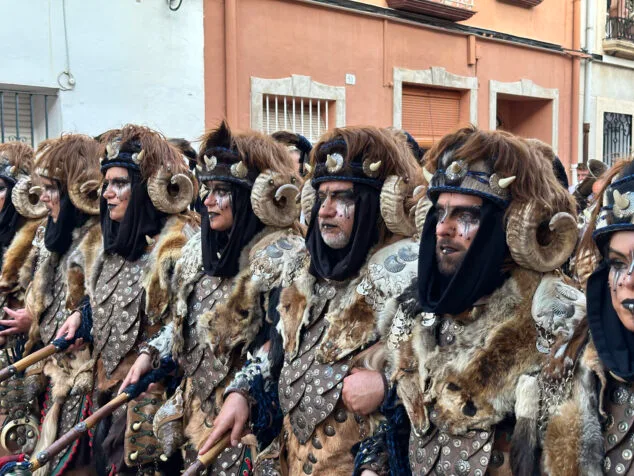 El Verger se rinde al esplendor de las filaes en la entrada de Moros y Cristianos 2025 52 desfile de moros y cristianos del verger 2025 49