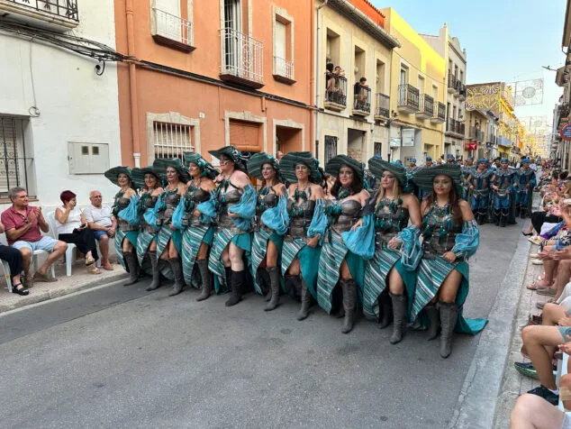 El Verger se rinde al esplendor de las filaes en la entrada de Moros y Cristianos 2025 57 desfile de moros y cristianos del verger 2025 54