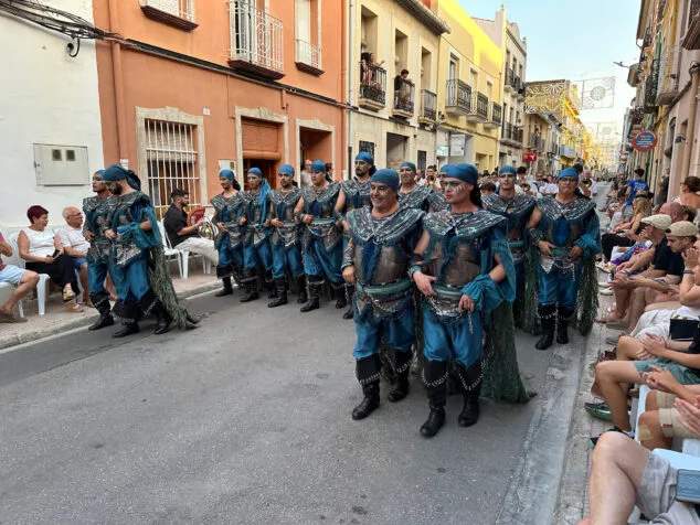 El Verger se rinde al esplendor de las filaes en la entrada de Moros y Cristianos 2025 59 desfile de moros y cristianos del verger 2025 56