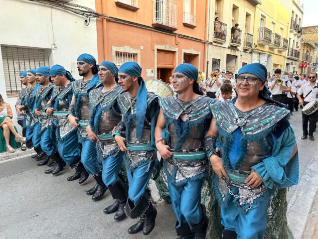 El Verger se rinde al esplendor de las filaes en la entrada de Moros y Cristianos 2025 60 desfile de moros y cristianos del verger 2025 57