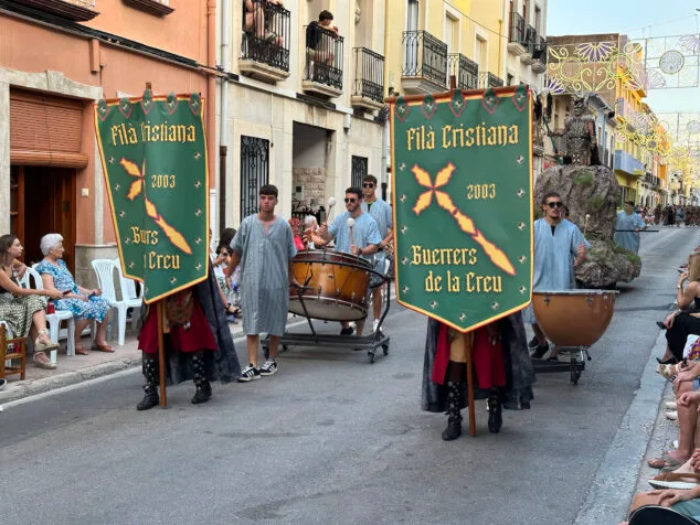El Verger se rinde al esplendor de las filaes en la entrada de Moros y Cristianos 2025 62 desfile de moros y cristianos del verger 2025 59