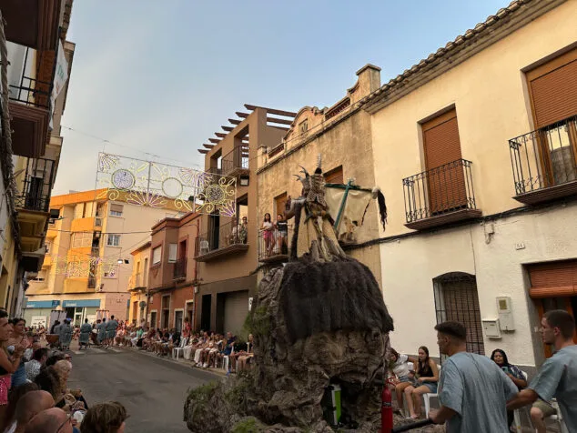 El Verger se rinde al esplendor de las filaes en la entrada de Moros y Cristianos 2025 66 desfile de moros y cristianos del verger 2025 63