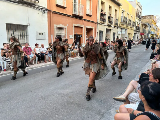 El Verger se rinde al esplendor de las filaes en la entrada de Moros y Cristianos 2025 70 desfile de moros y cristianos del verger 2025 67