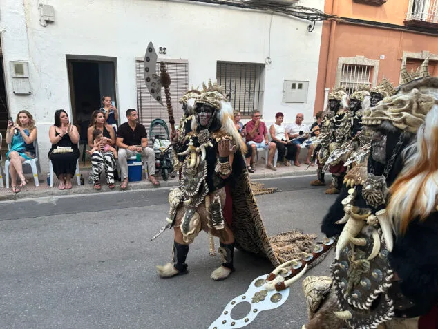 El Verger se rinde al esplendor de las filaes en la entrada de Moros y Cristianos 2025 77 desfile de moros y cristianos del verger 2025 74