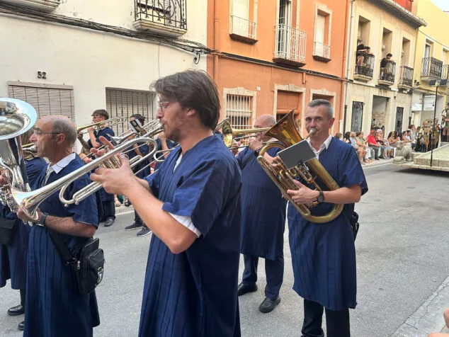 El Verger se rinde al esplendor de las filaes en la entrada de Moros y Cristianos 2025 81 desfile de moros y cristianos del verger 2025 78